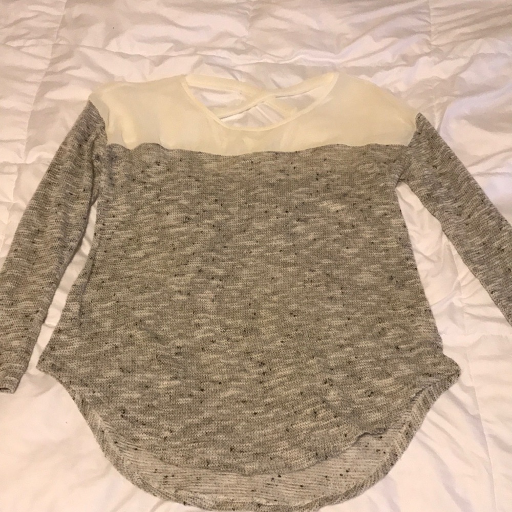 Grey/white sweater